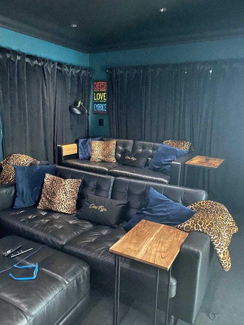 Small Image of 1460 TAGUS AVE, Coral Gables Number 8