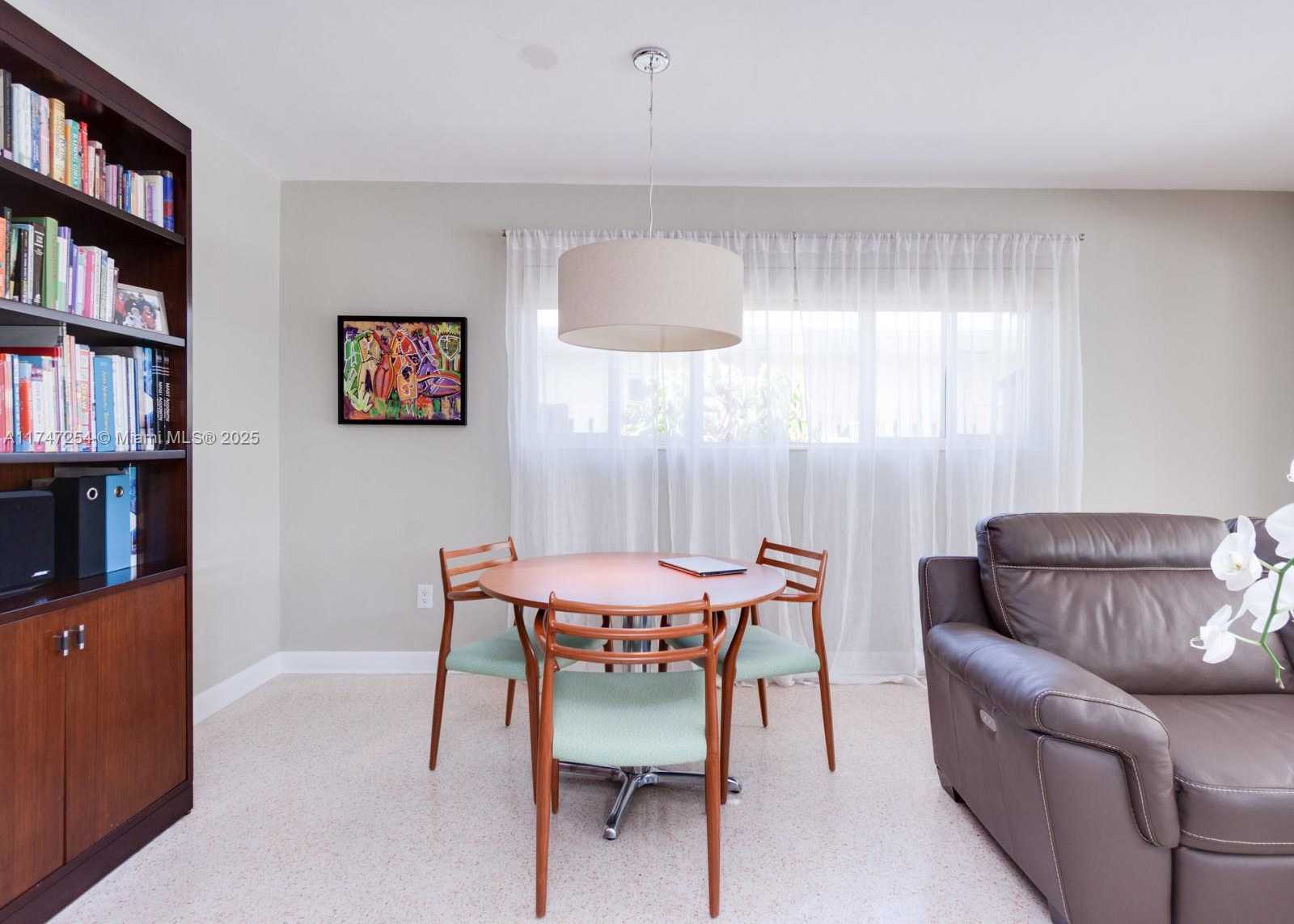 Small Image of 13205 CORONADO DR, North Miami Number 12