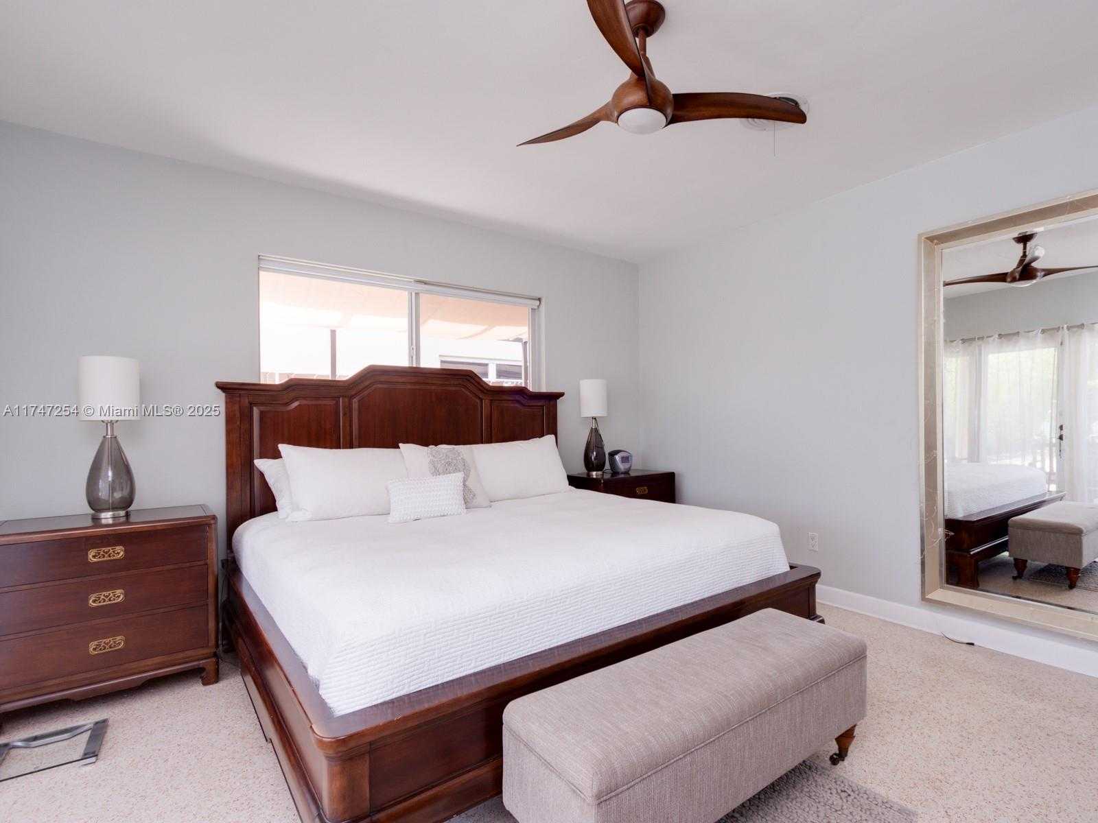 Small Image of 13205 CORONADO DR, North Miami Number 14