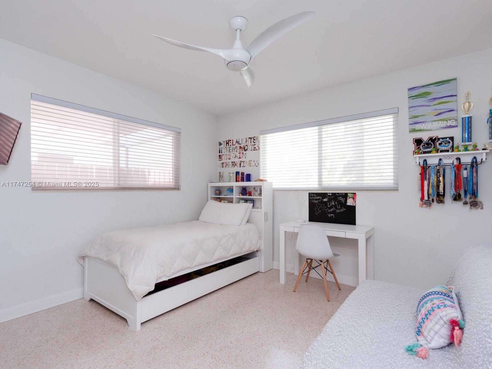 Small Image of 13205 CORONADO DR, North Miami Number 18