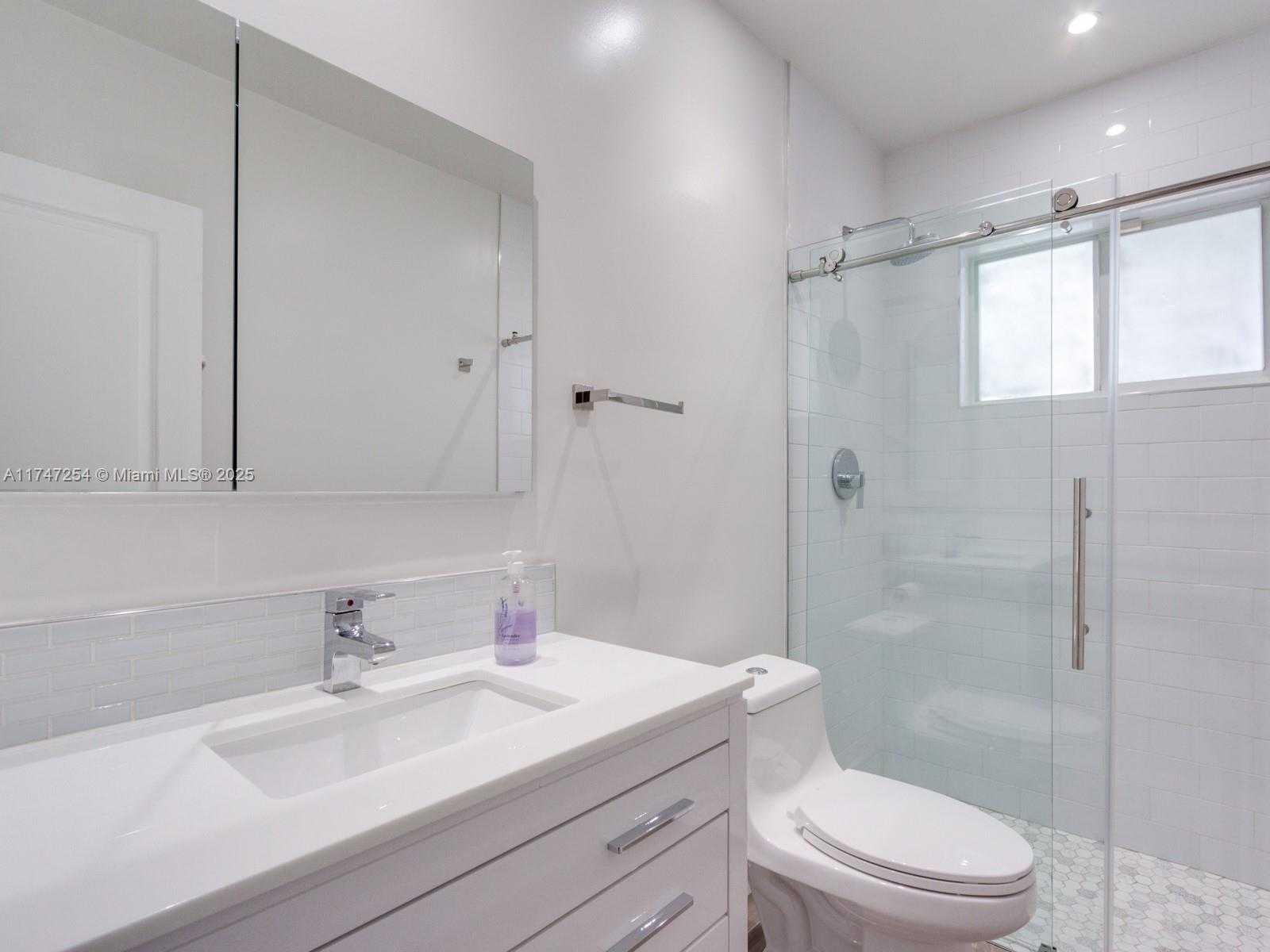 Small Image of 13205 CORONADO DR, North Miami Number 21