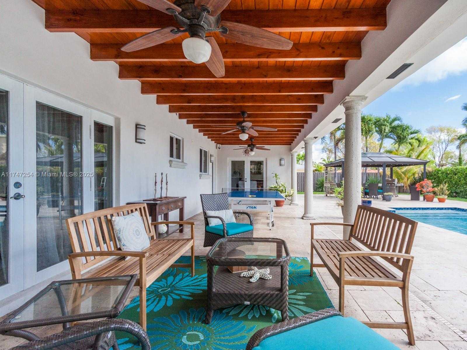 Small Image of 13205 CORONADO DR, North Miami Number 22