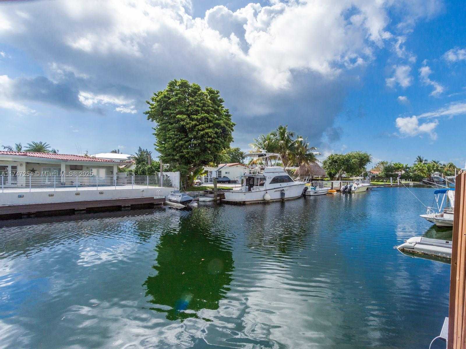 Small Image of 13205 CORONADO DR, North Miami Number 29