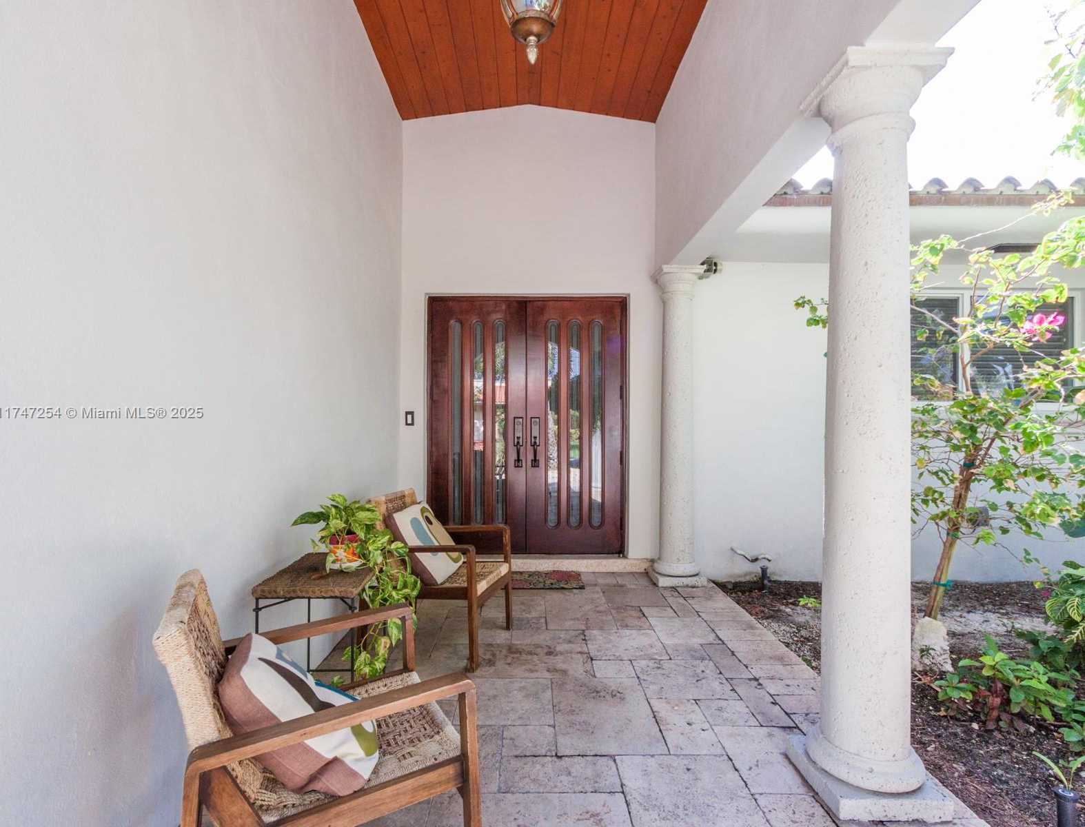 Small Image of 13205 CORONADO DR, North Miami Number 3