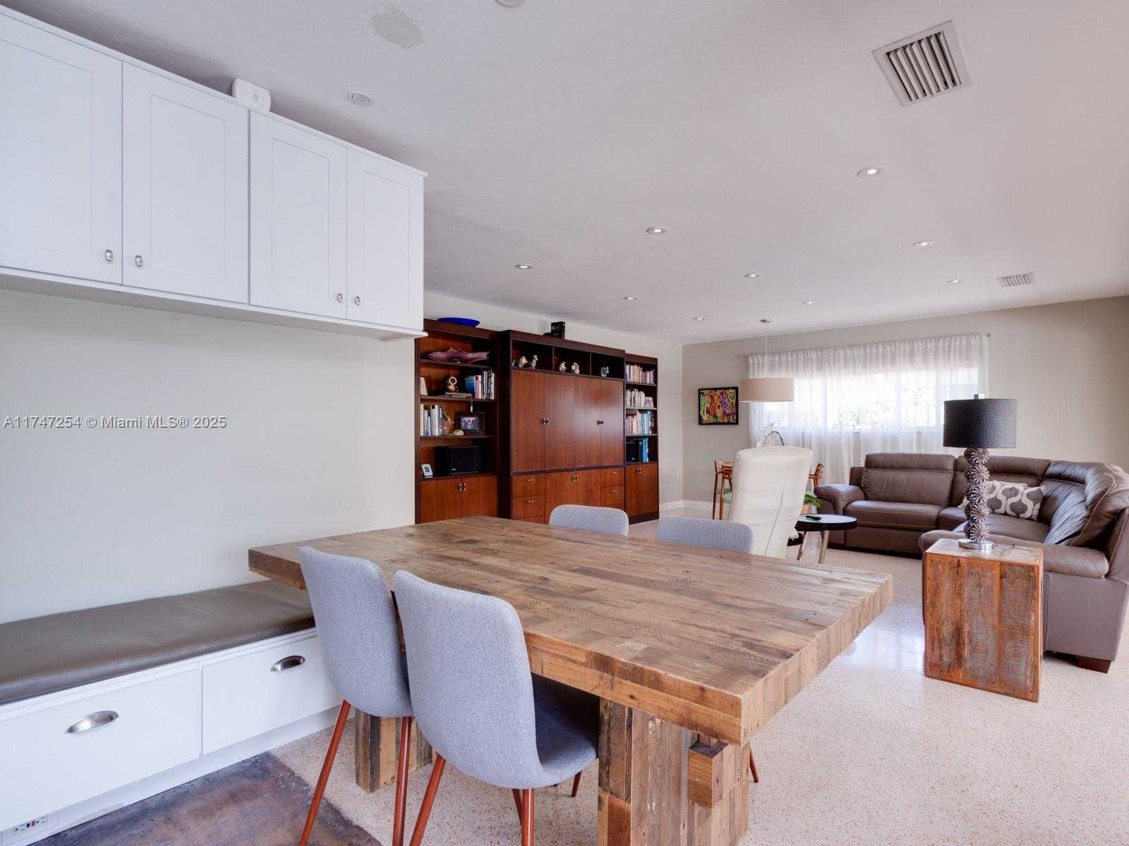 Small Image of 13205 CORONADO DR, North Miami Number 8