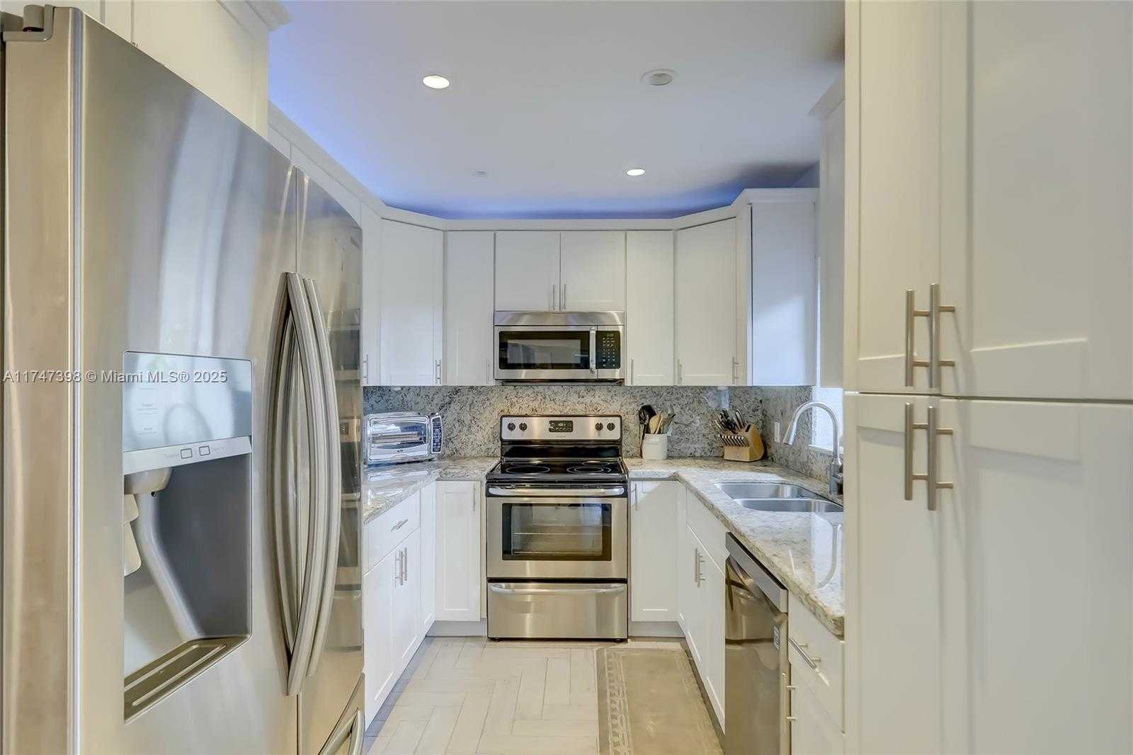 Small Image of 1516 SOUTH WEST 30TH AVE, Fort Lauderdale Number 14