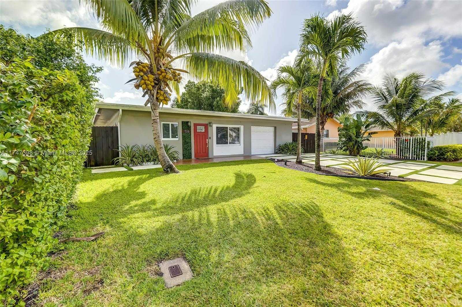 Small Image of 1516 SOUTH WEST 30TH AVE, Fort Lauderdale Number 2
