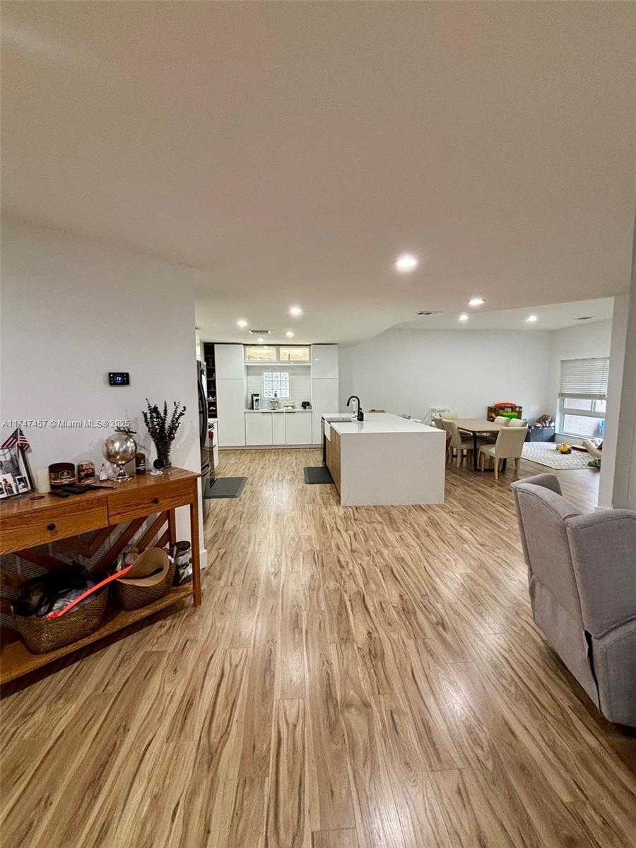 Small Image of 9501 NORTH WEST 18TH MNR, Plantation Number 12