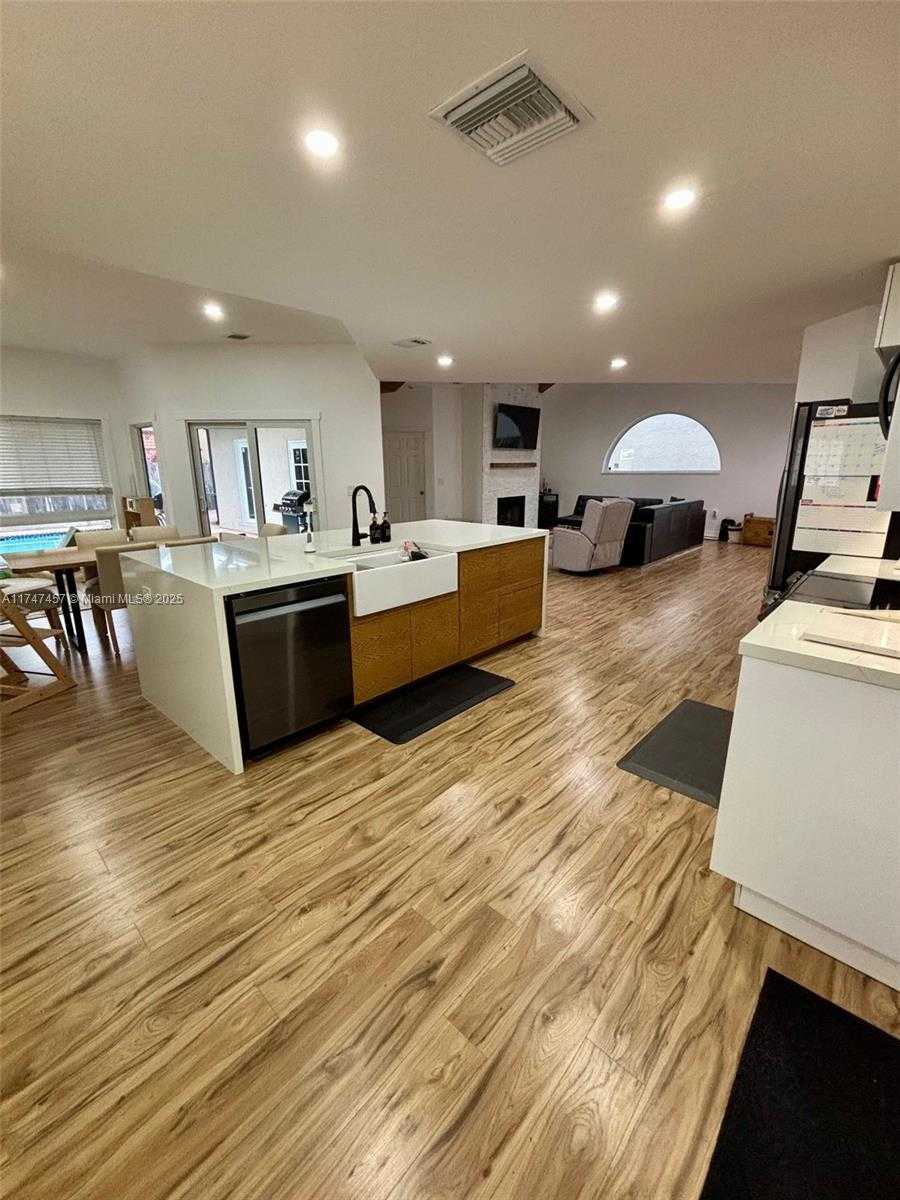 Small Image of 9501 NORTH WEST 18TH MNR, Plantation Number 25