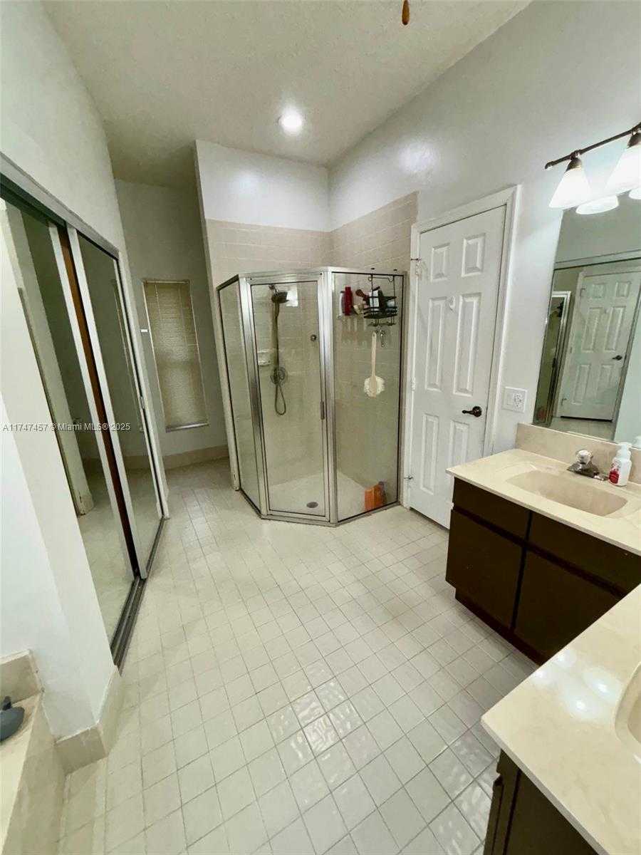Small Image of 9501 NORTH WEST 18TH MNR, Plantation Number 52