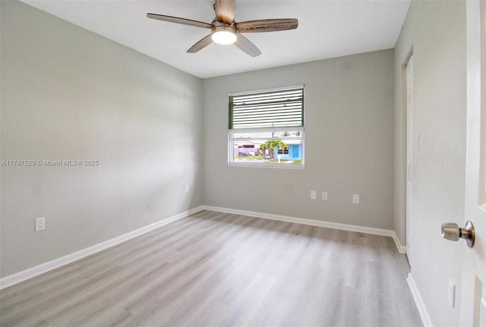 Small Image of 19930 CORAL SEA RD, Cutler Bay Number 15
