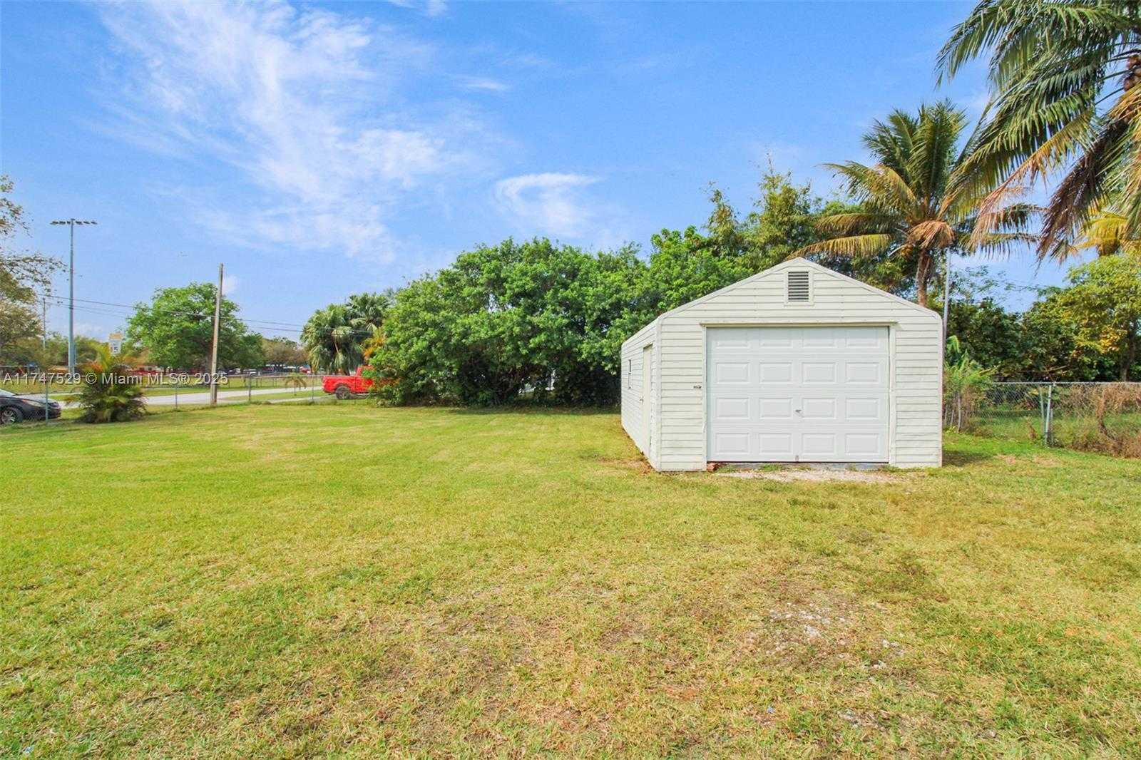 Small Image of 19930 CORAL SEA RD, Cutler Bay Number 17