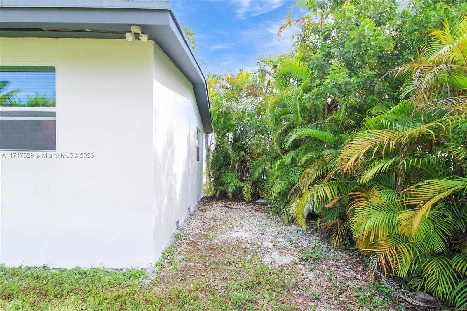 Small Image of 19930 CORAL SEA RD, Cutler Bay Number 20
