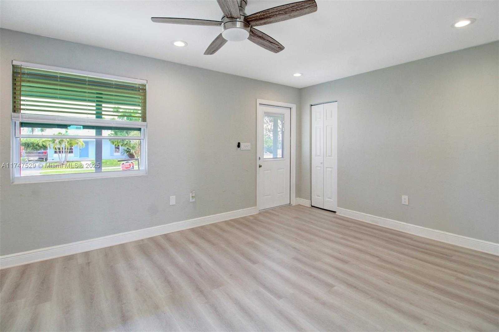 Small Image of 19930 CORAL SEA RD, Cutler Bay Number 3