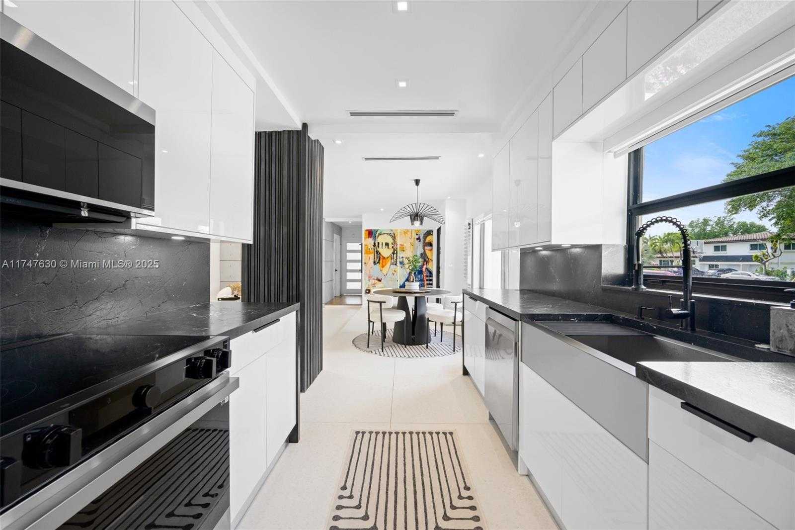 Small Image of 14745 NORTH SPUR DR, Miami Number 10