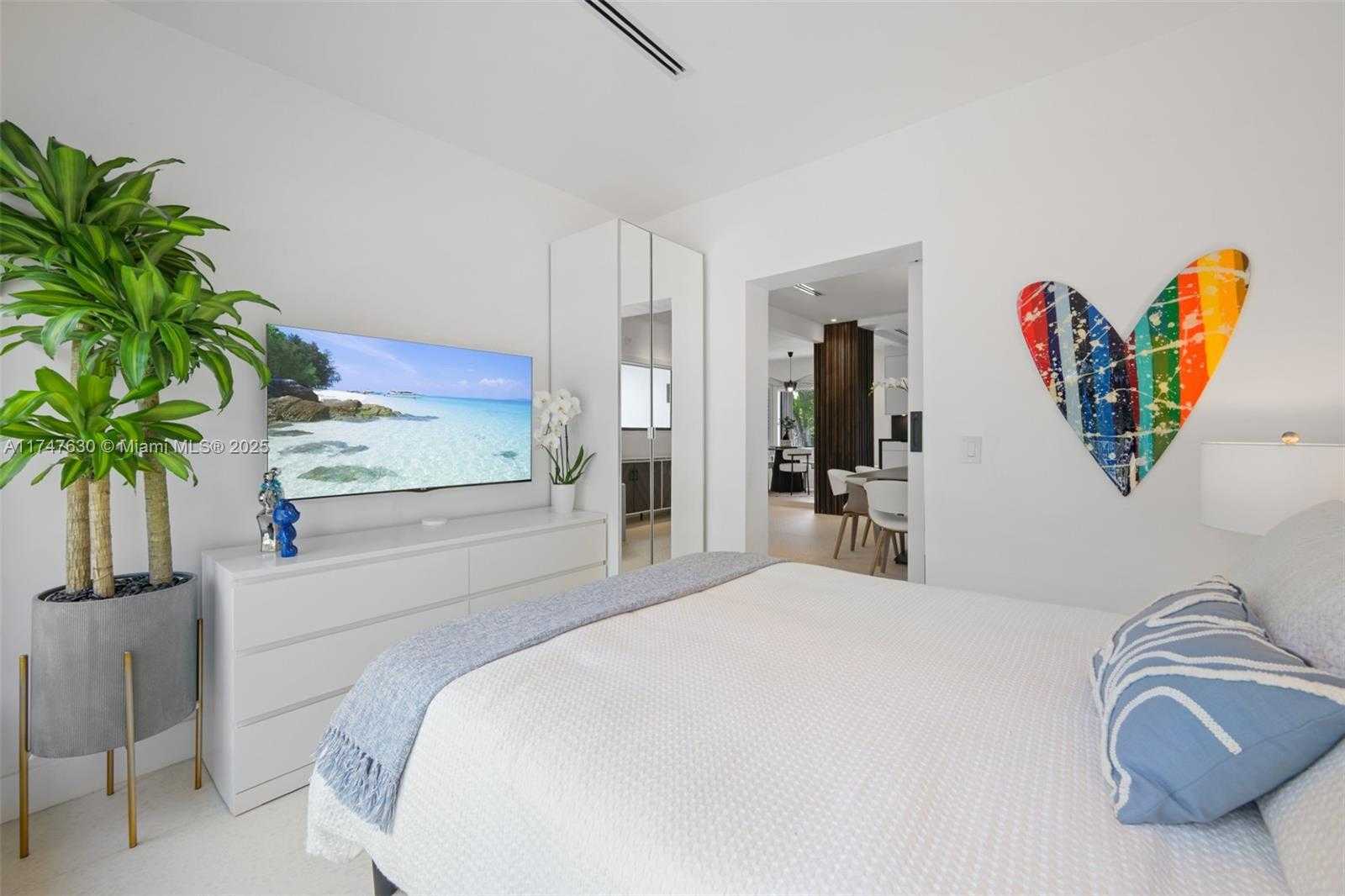 Small Image of 14745 NORTH SPUR DR, Miami Number 12