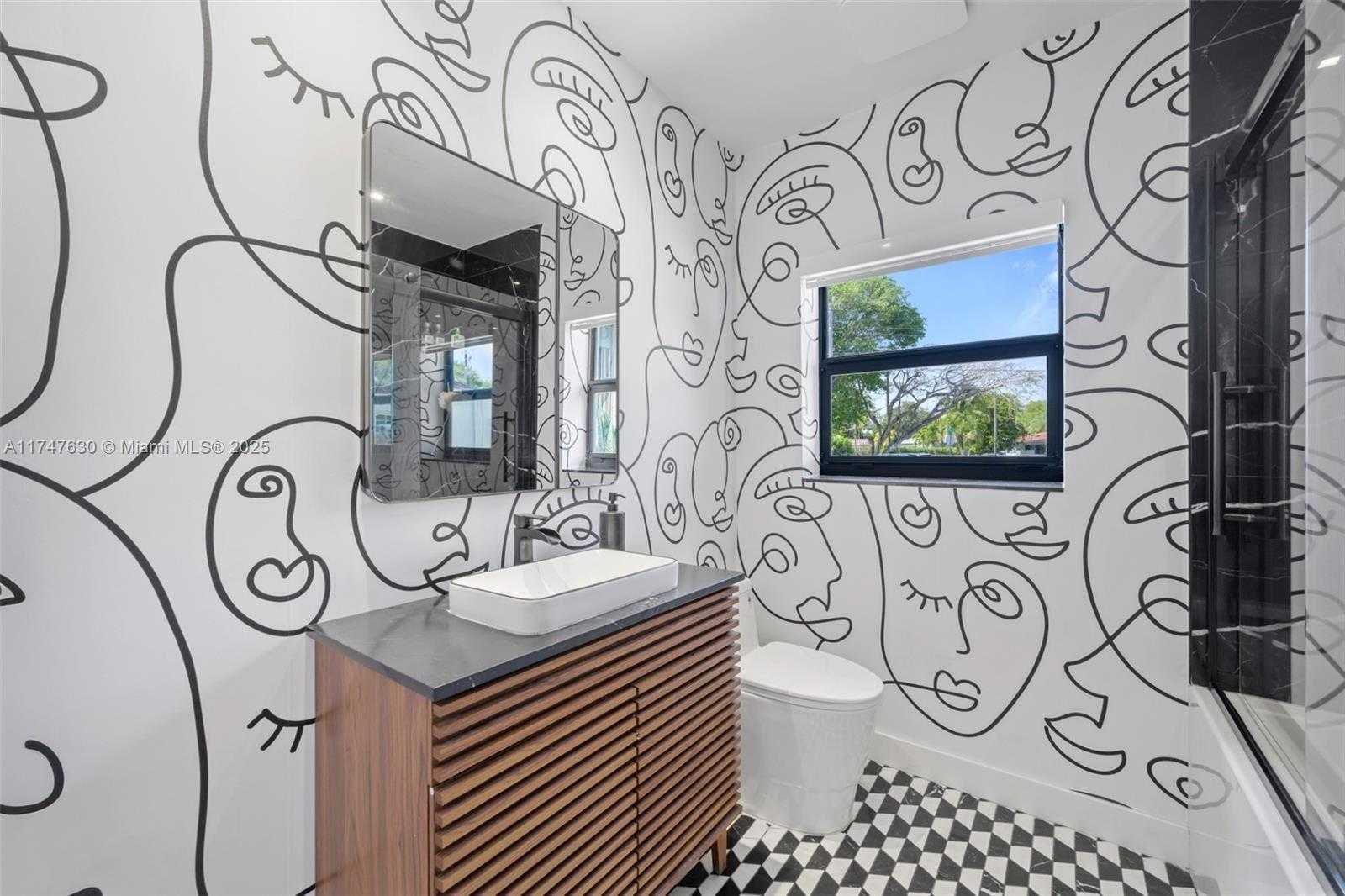 Small Image of 14745 NORTH SPUR DR, Miami Number 17