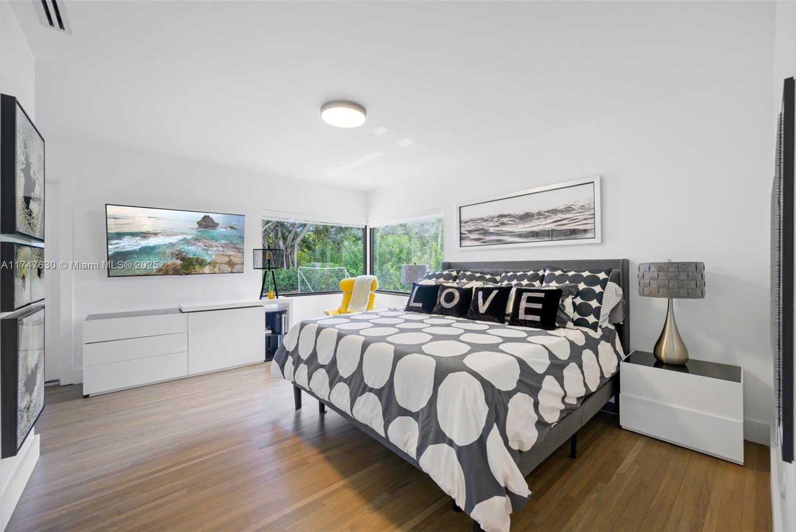 Small Image of 14745 NORTH SPUR DR, Miami Number 19