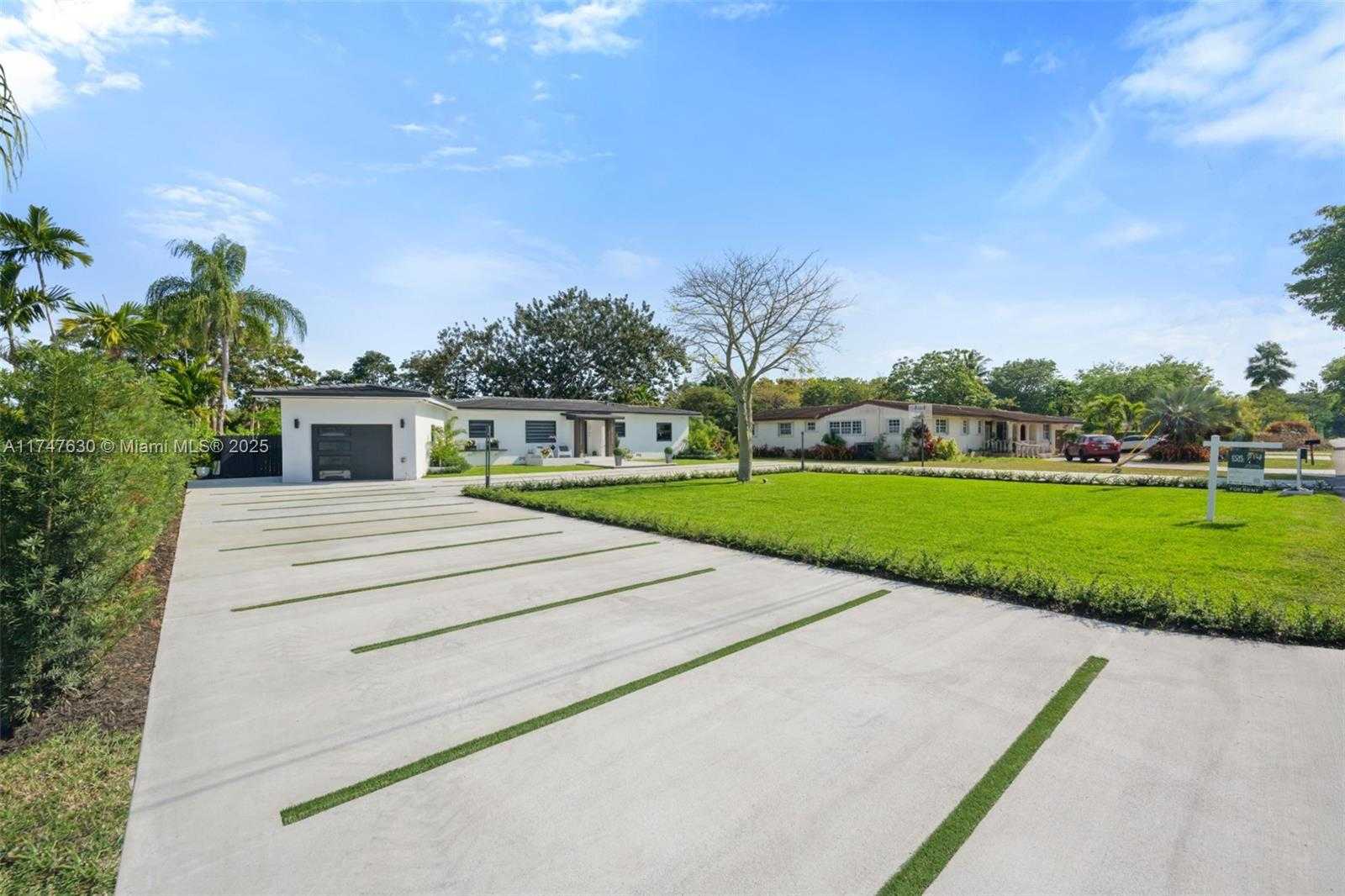 Small Image of 14745 NORTH SPUR DR, Miami Number 2