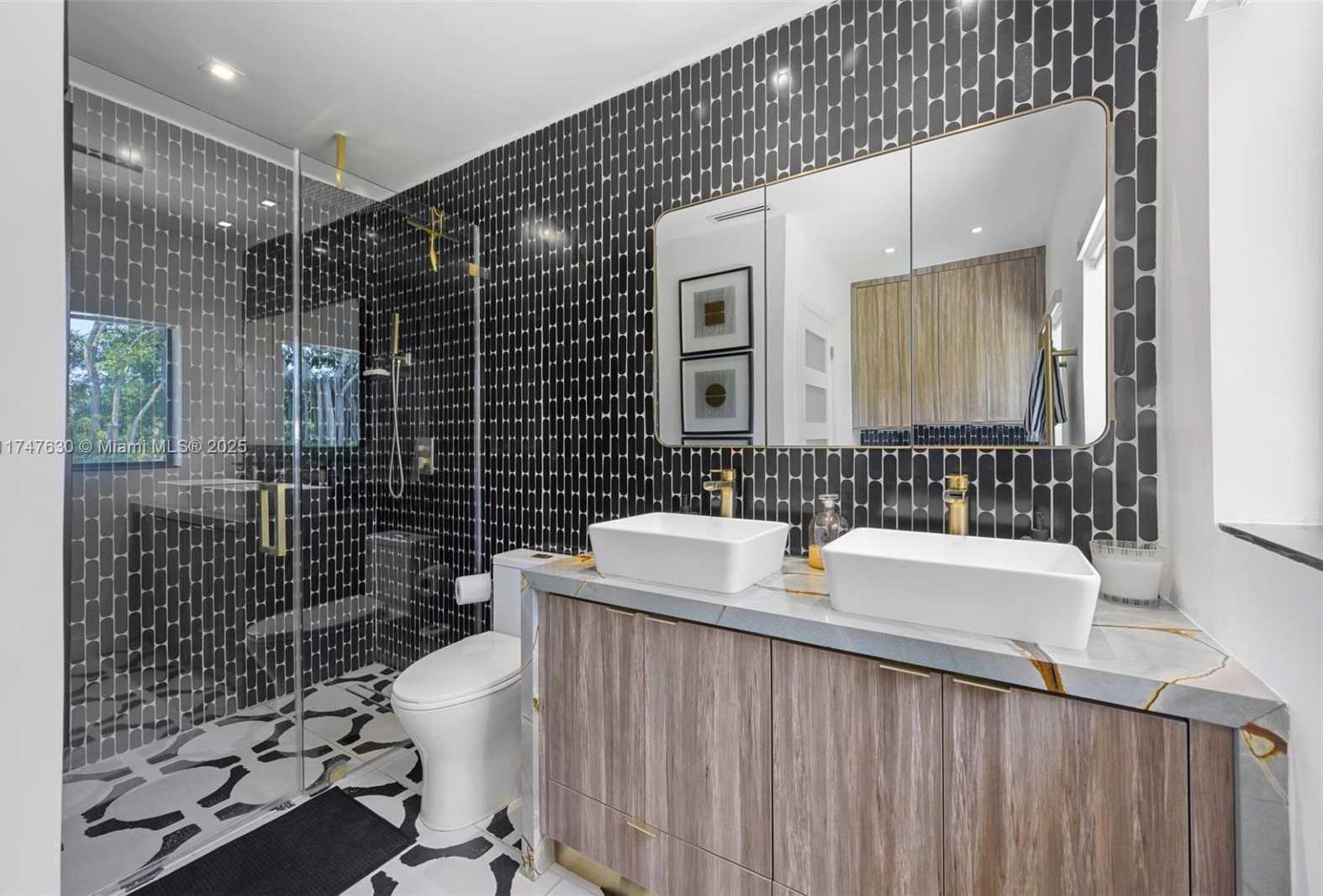 Small Image of 14745 NORTH SPUR DR, Miami Number 21