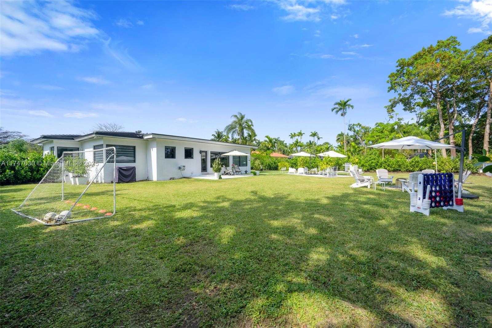 Small Image of 14745 NORTH SPUR DR, Miami Number 24