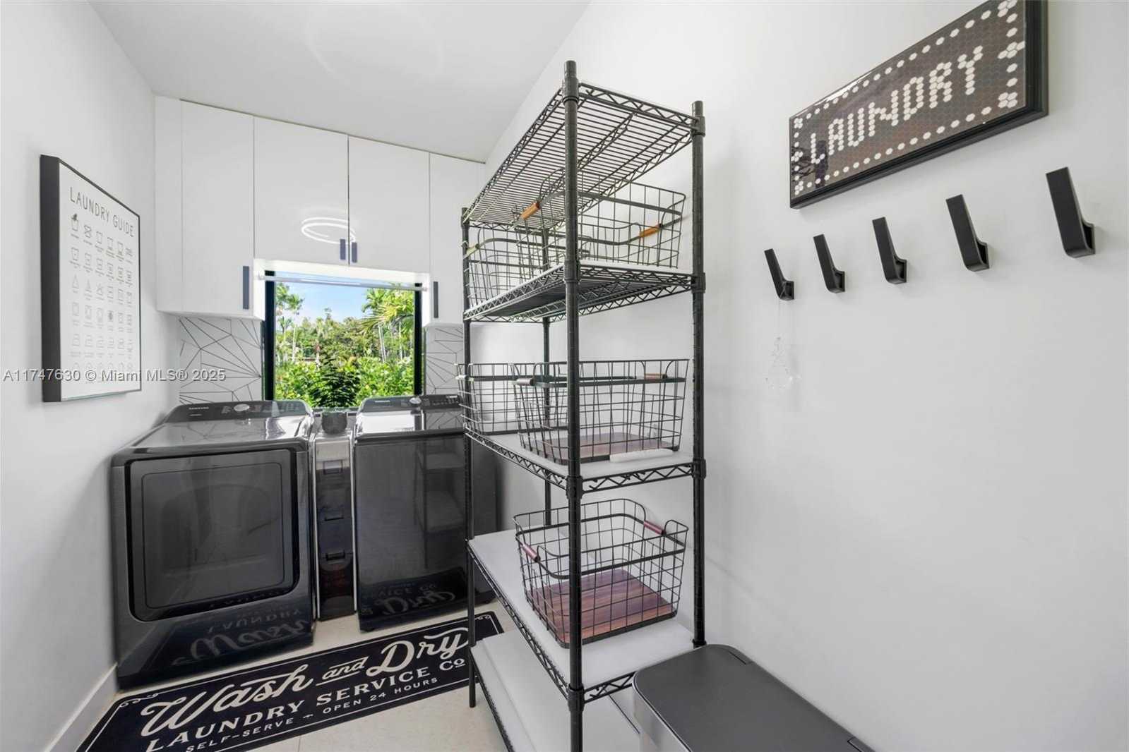 Small Image of 14745 NORTH SPUR DR, Miami Number 26