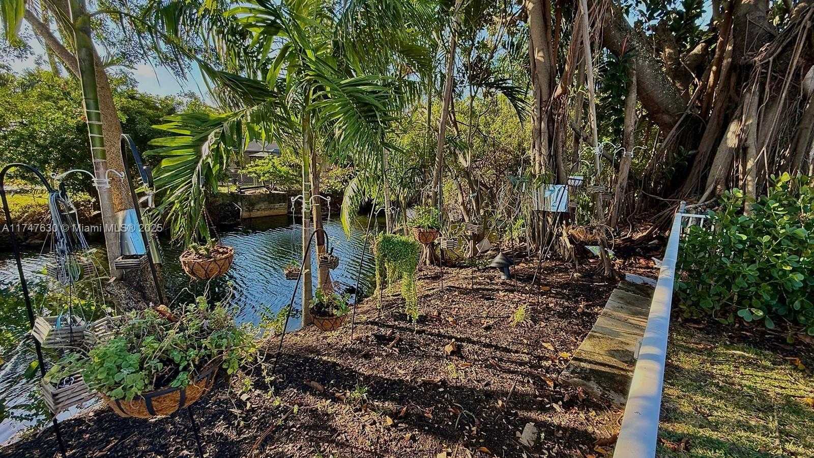 Small Image of 14745 NORTH SPUR DR, Miami Number 32
