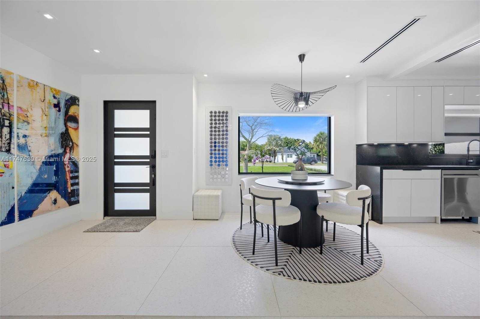 Small Image of 14745 NORTH SPUR DR, Miami Number 8