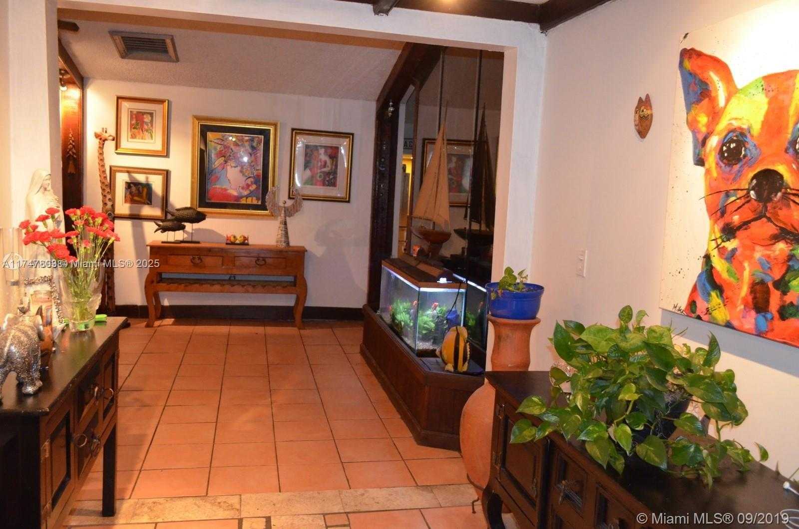 Small Image of 8550 MILLER DR, Miami Number 6