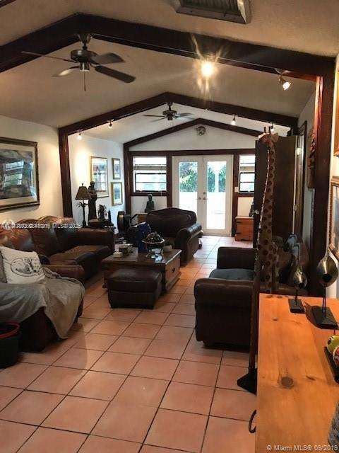 Small Image of 8550 MILLER DR, Miami Number 7