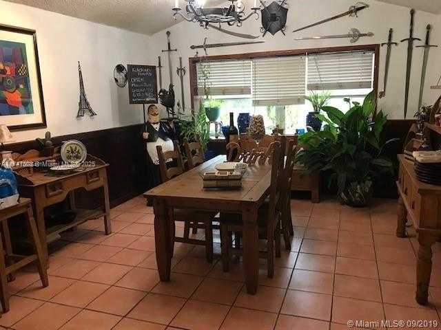 Small Image of 8550 MILLER DR, Miami Number 8