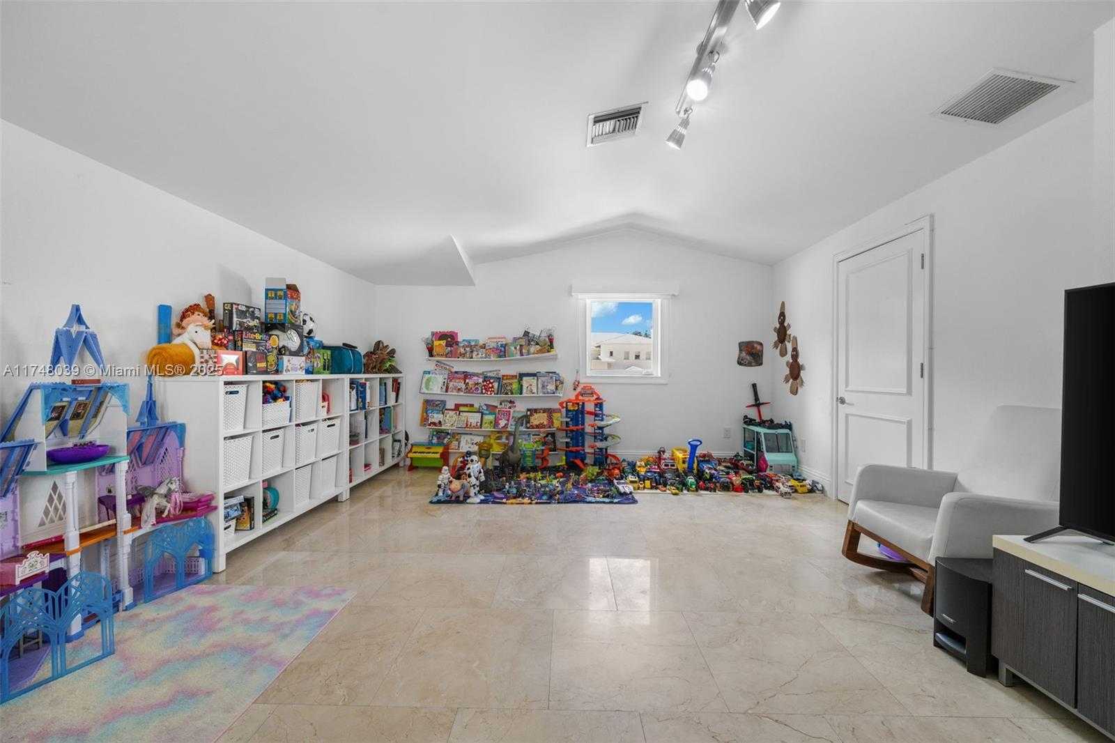 Small Image of 6 COCONUT LN, Key Biscayne Number 36