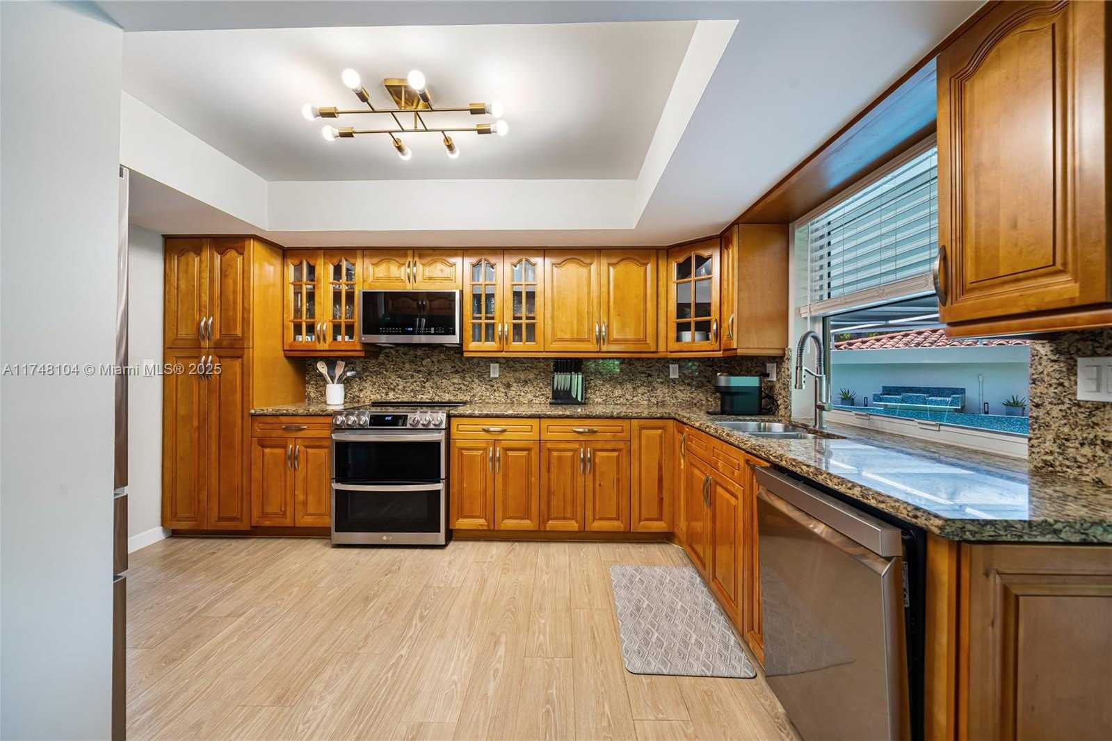 Small Image of 9280 NORTH EAST 12TH AVE, Miami Shores Number 14