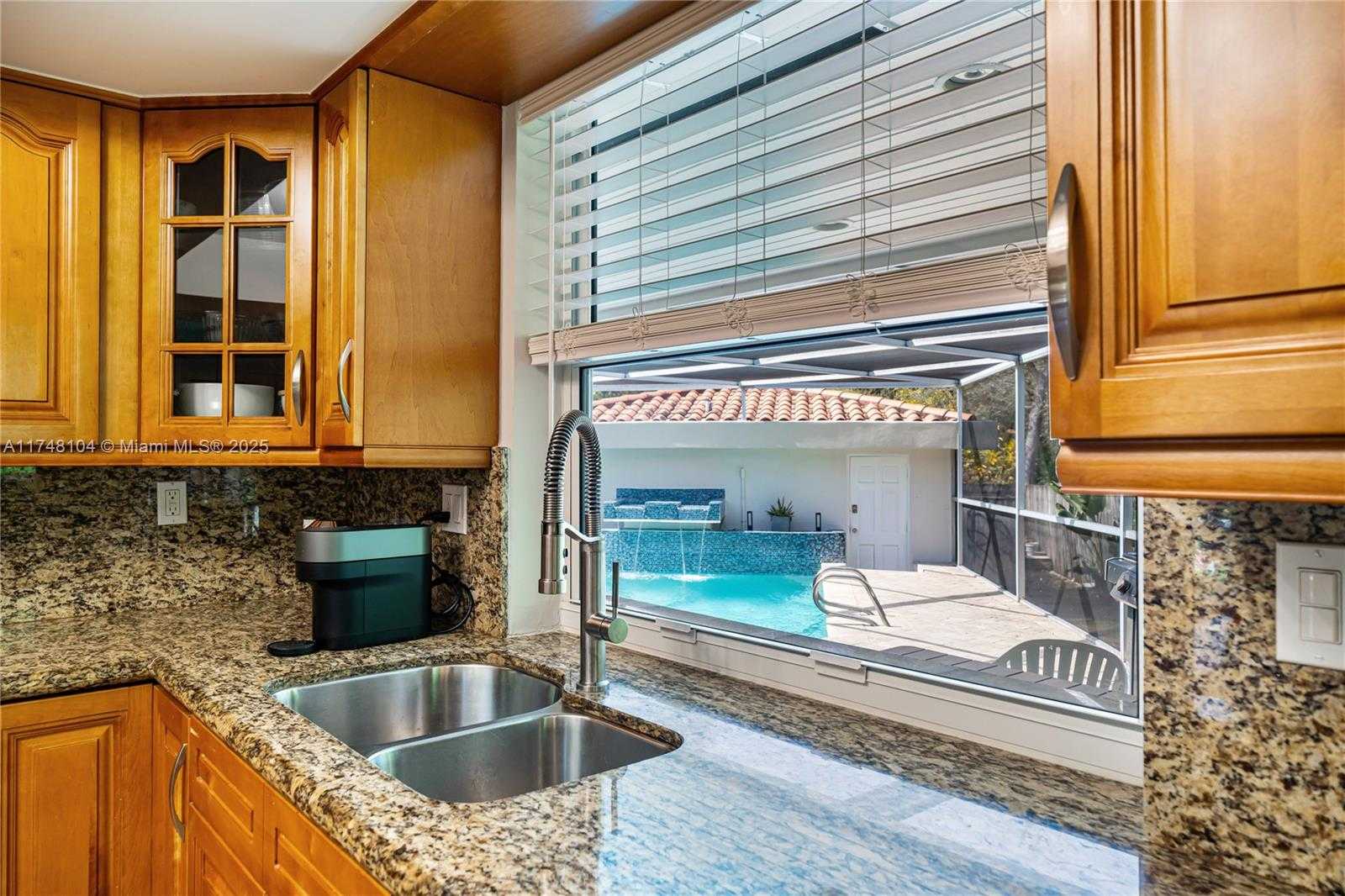 Small Image of 9280 NORTH EAST 12TH AVE, Miami Shores Number 15