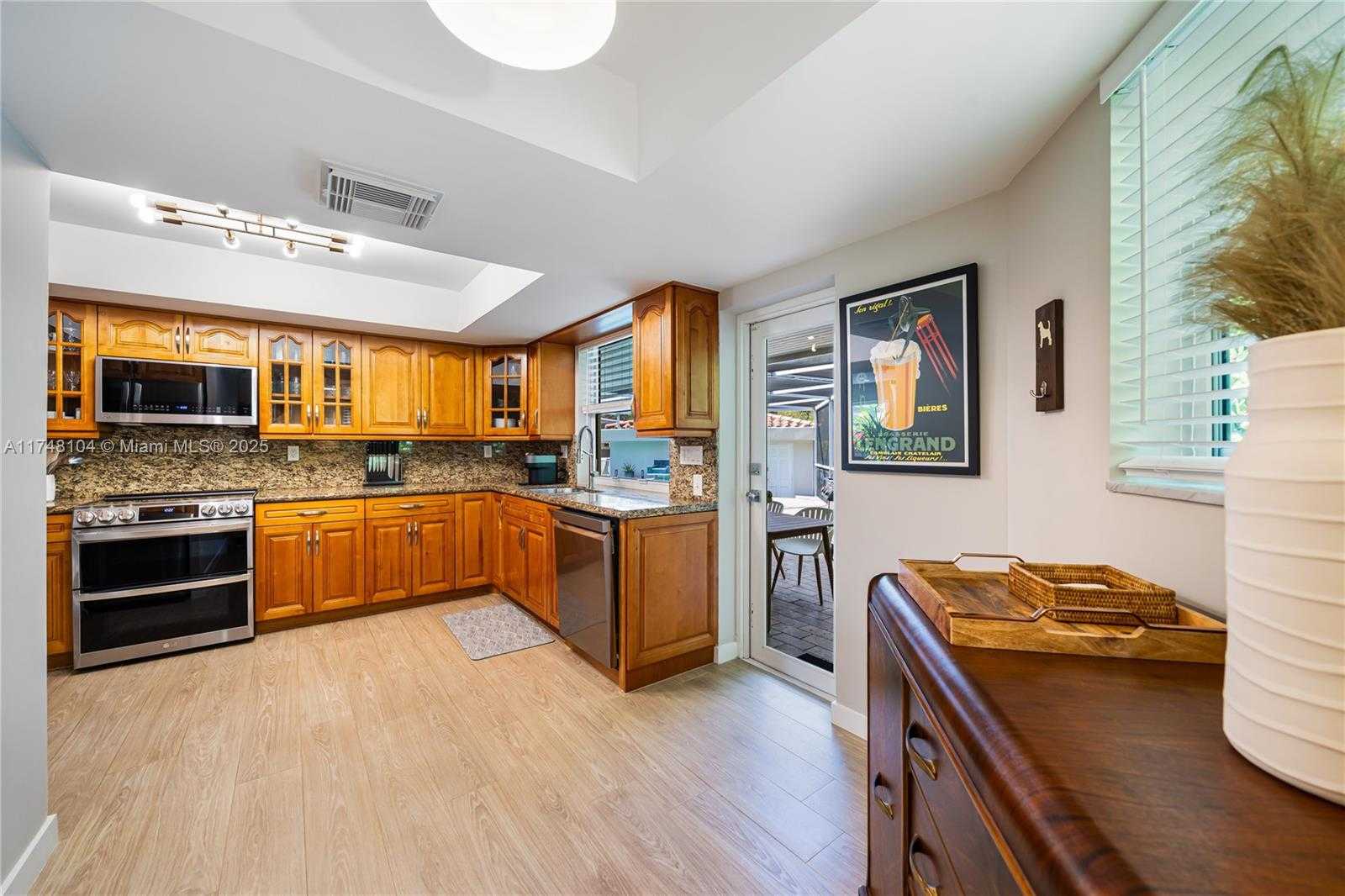 Small Image of 9280 NORTH EAST 12TH AVE, Miami Shores Number 16