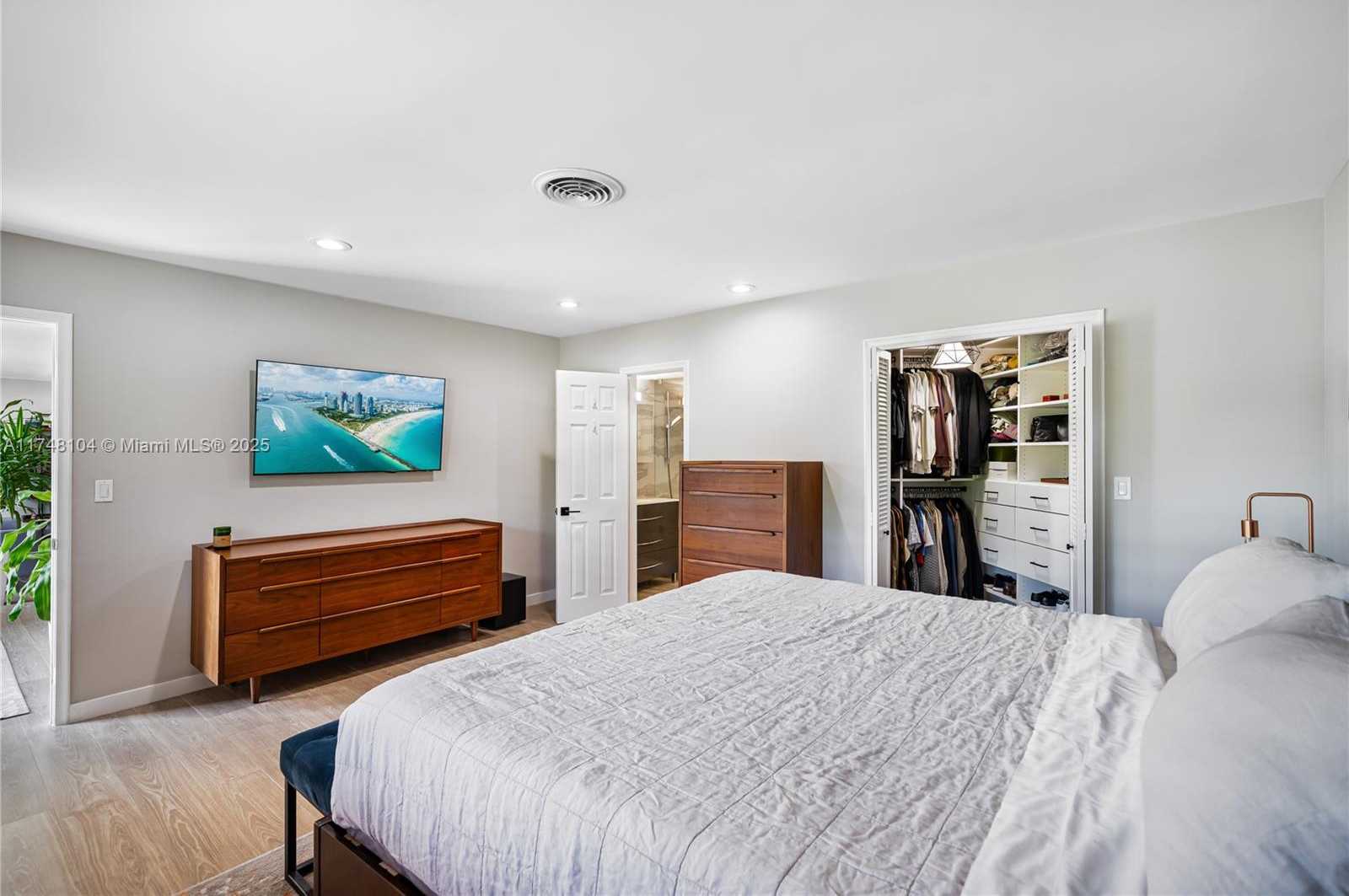 Small Image of 9280 NORTH EAST 12TH AVE, Miami Shores Number 6