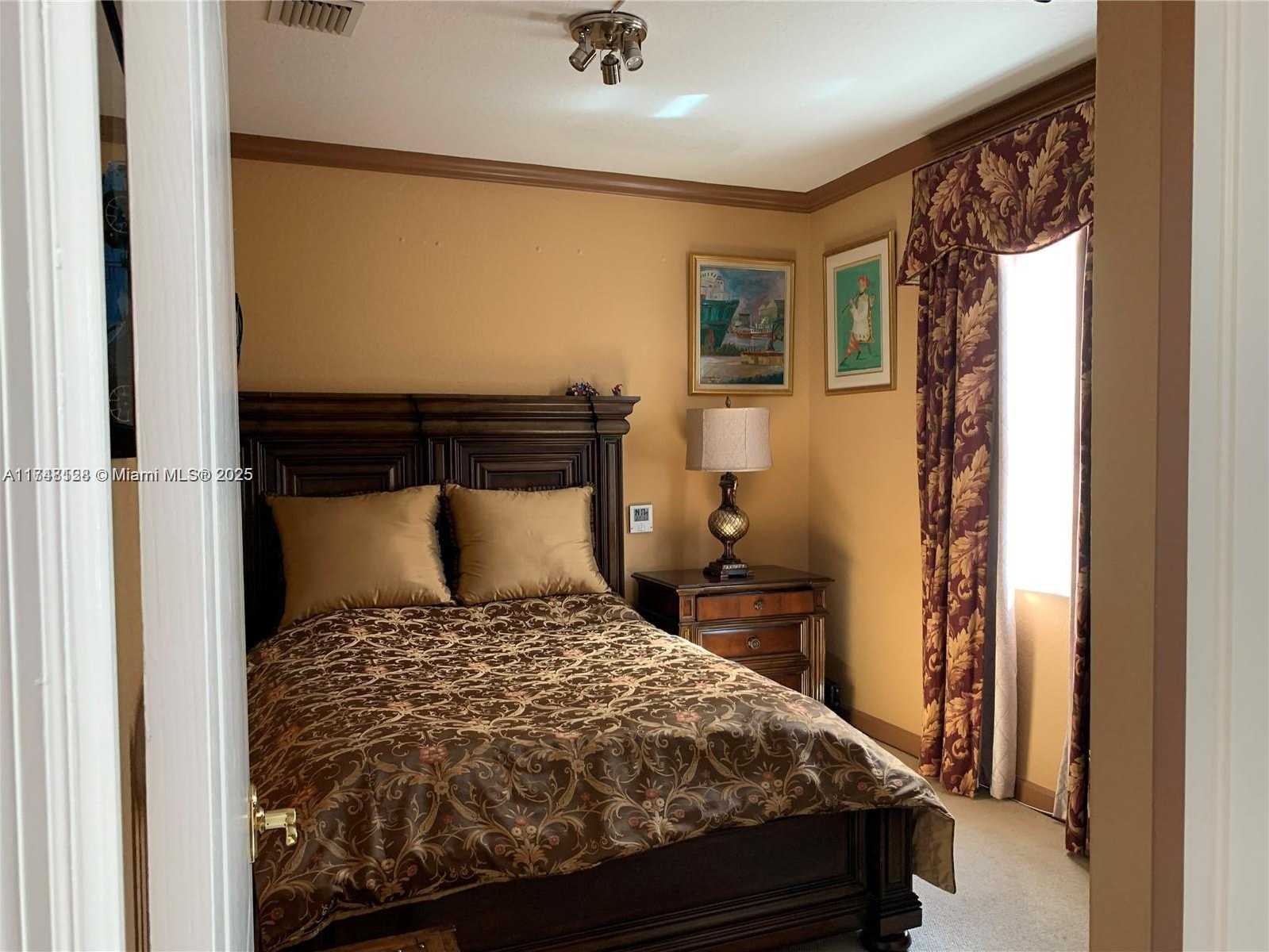 Small Image of 1065 SOUTH WEST 150TH PL, Miami Number 12