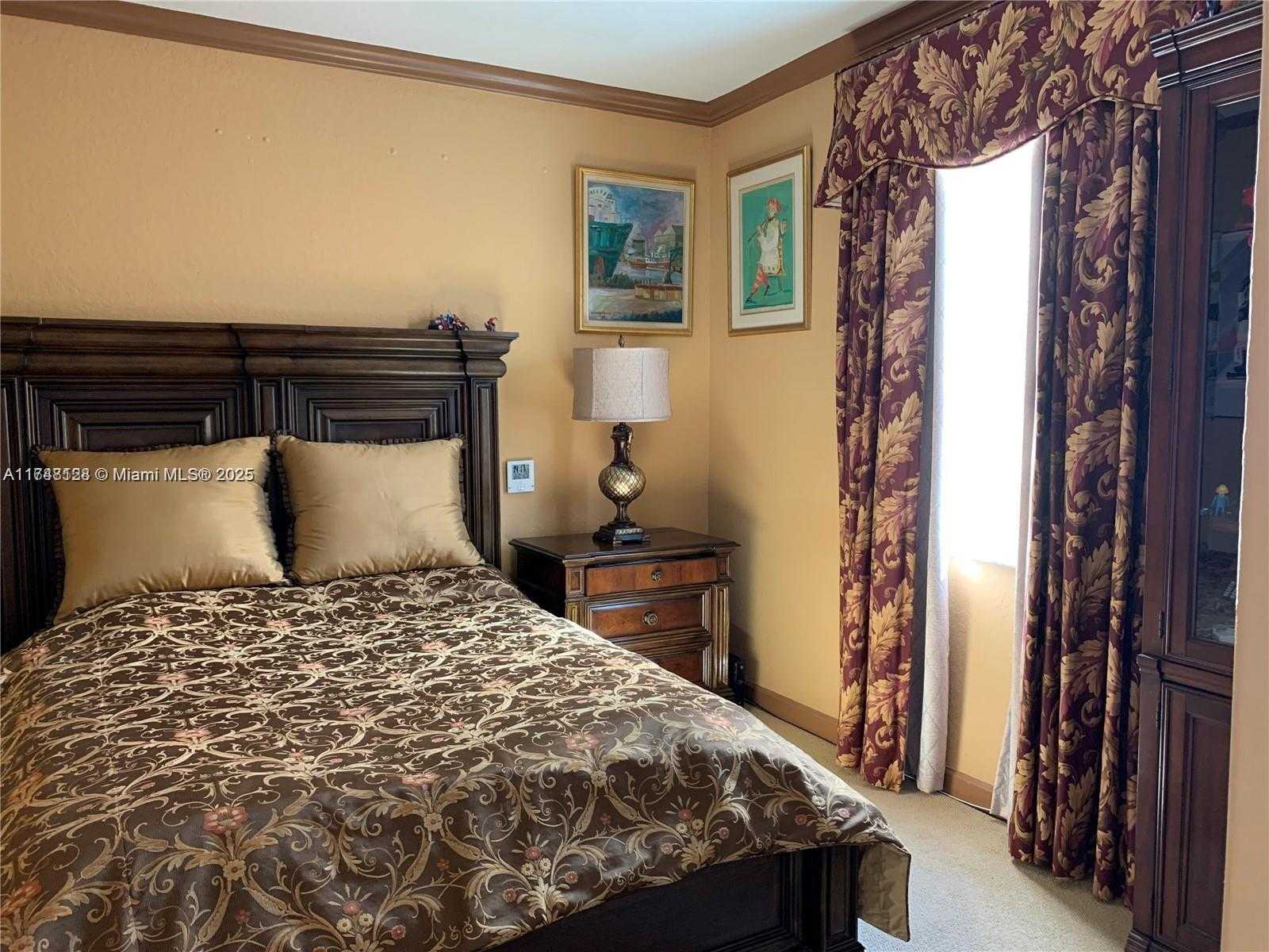 Small Image of 1065 SOUTH WEST 150TH PL, Miami Number 13