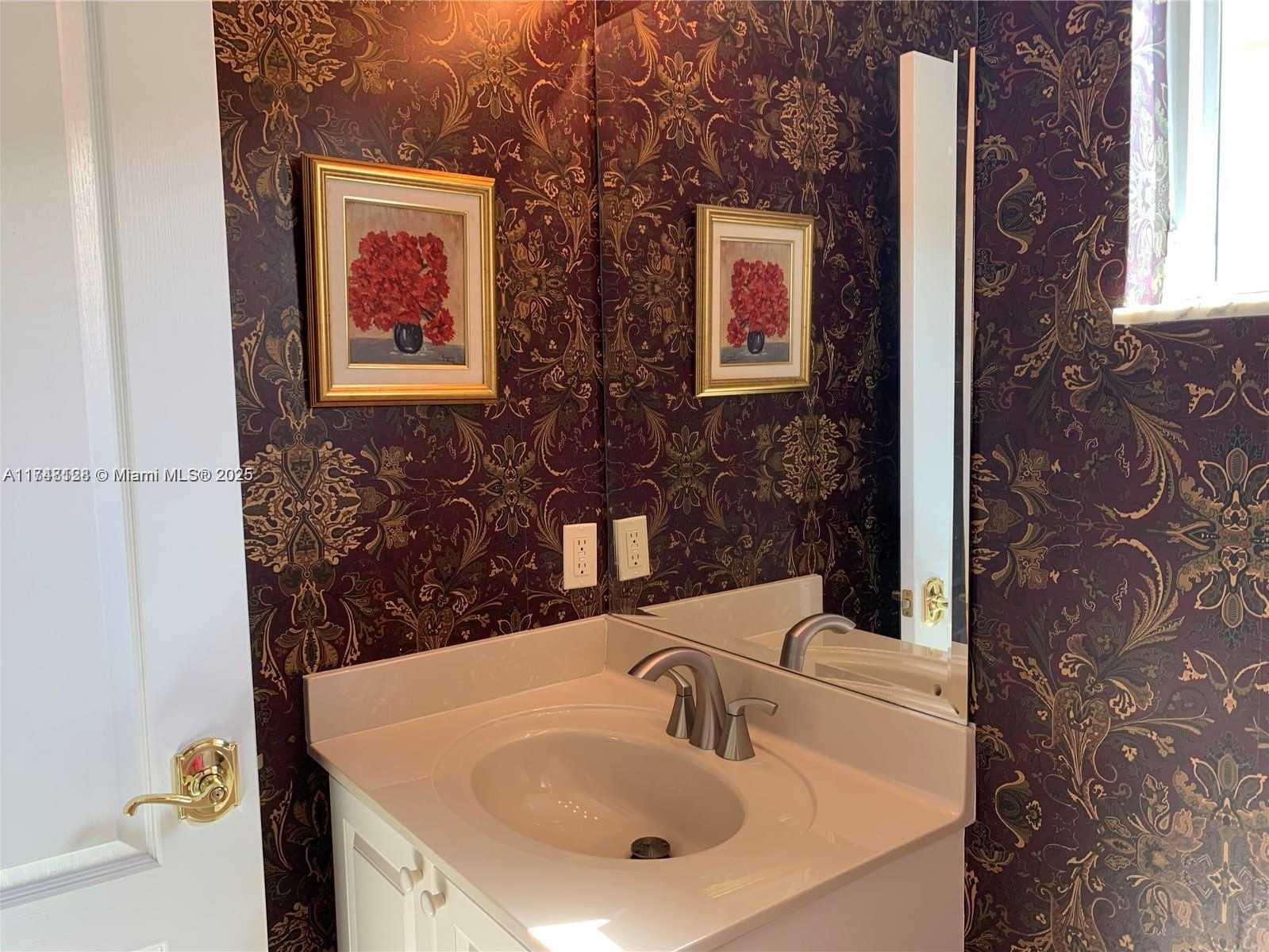 Small Image of 1065 SOUTH WEST 150TH PL, Miami Number 14