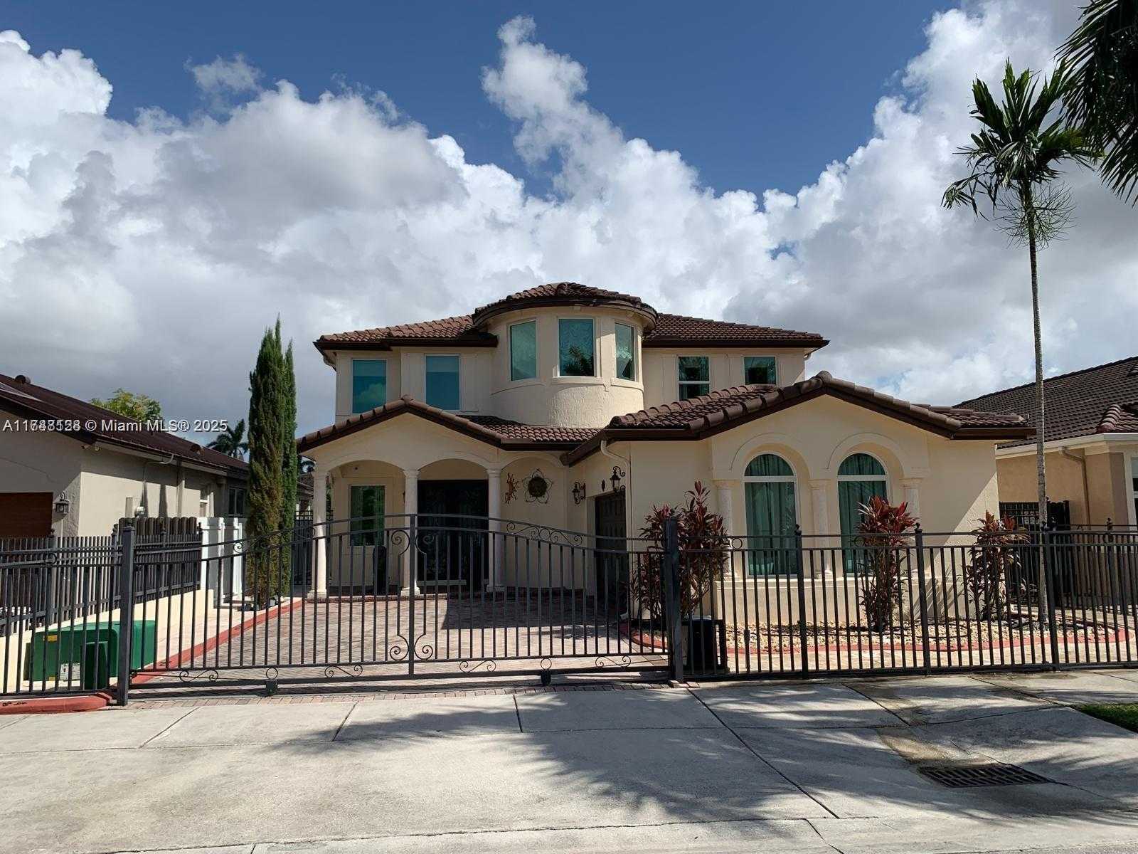 Small Image of 1065 SOUTH WEST 150TH PL, Miami Number 2