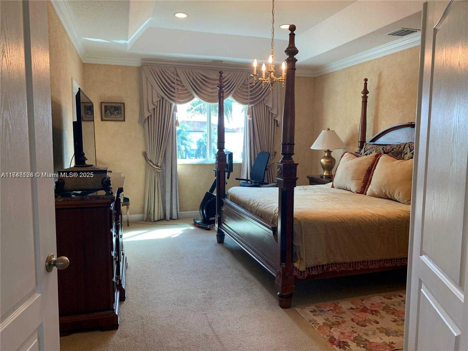 Small Image of 1065 SOUTH WEST 150TH PL, Miami Number 25