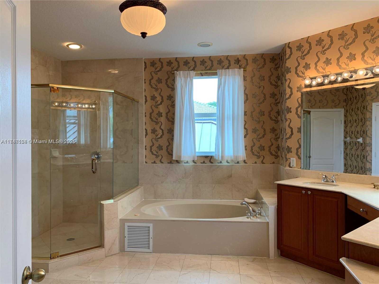 Small Image of 1065 SOUTH WEST 150TH PL, Miami Number 26