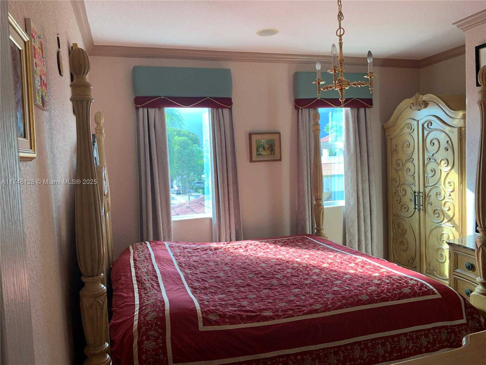 Small Image of 1065 SOUTH WEST 150TH PL, Miami Number 31