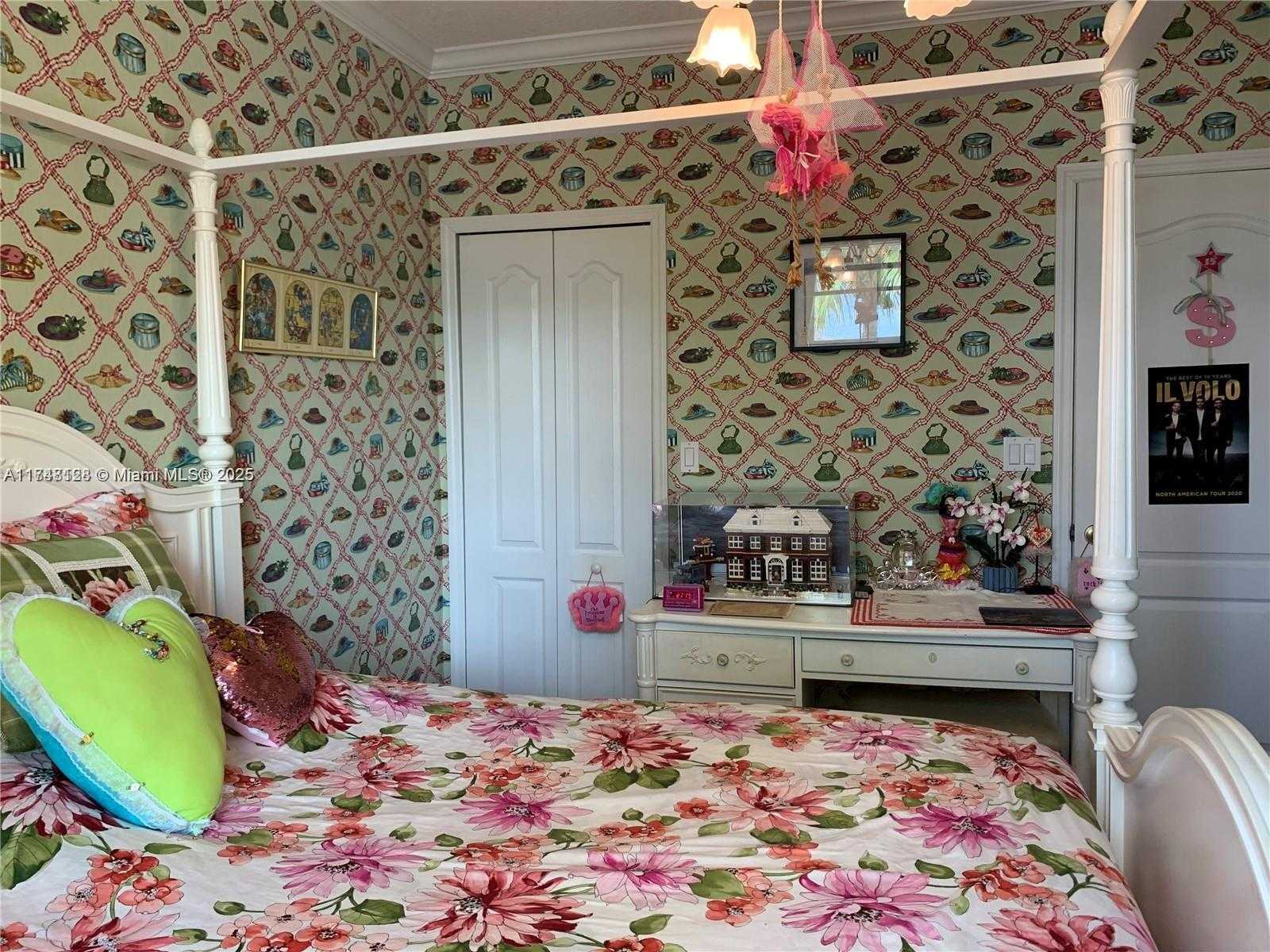 Small Image of 1065 SOUTH WEST 150TH PL, Miami Number 34