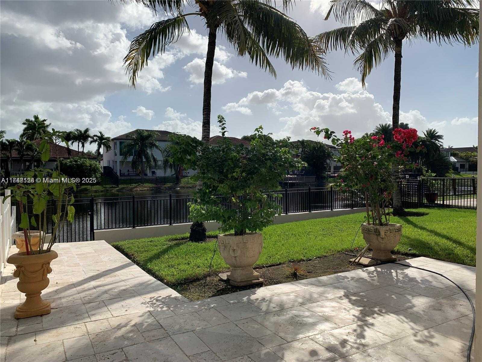 Small Image of 1065 SOUTH WEST 150TH PL, Miami Number 38