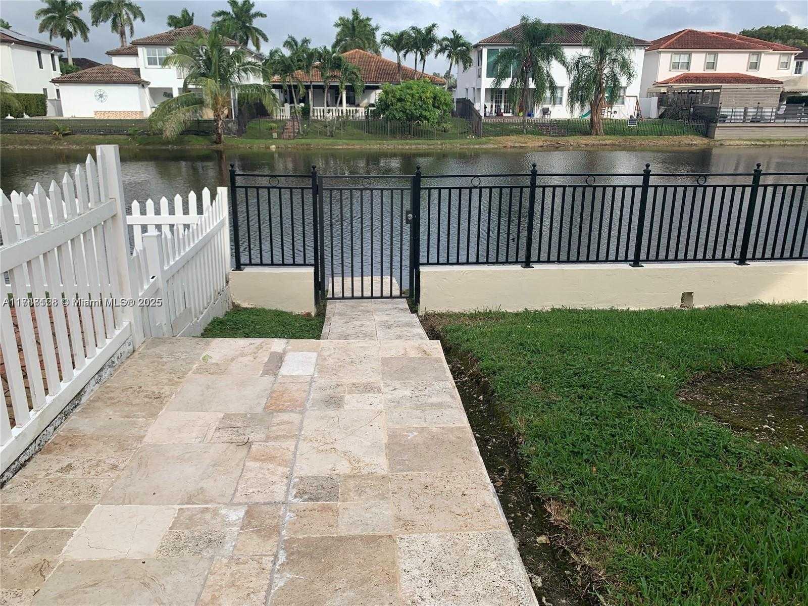 Small Image of 1065 SOUTH WEST 150TH PL, Miami Number 39
