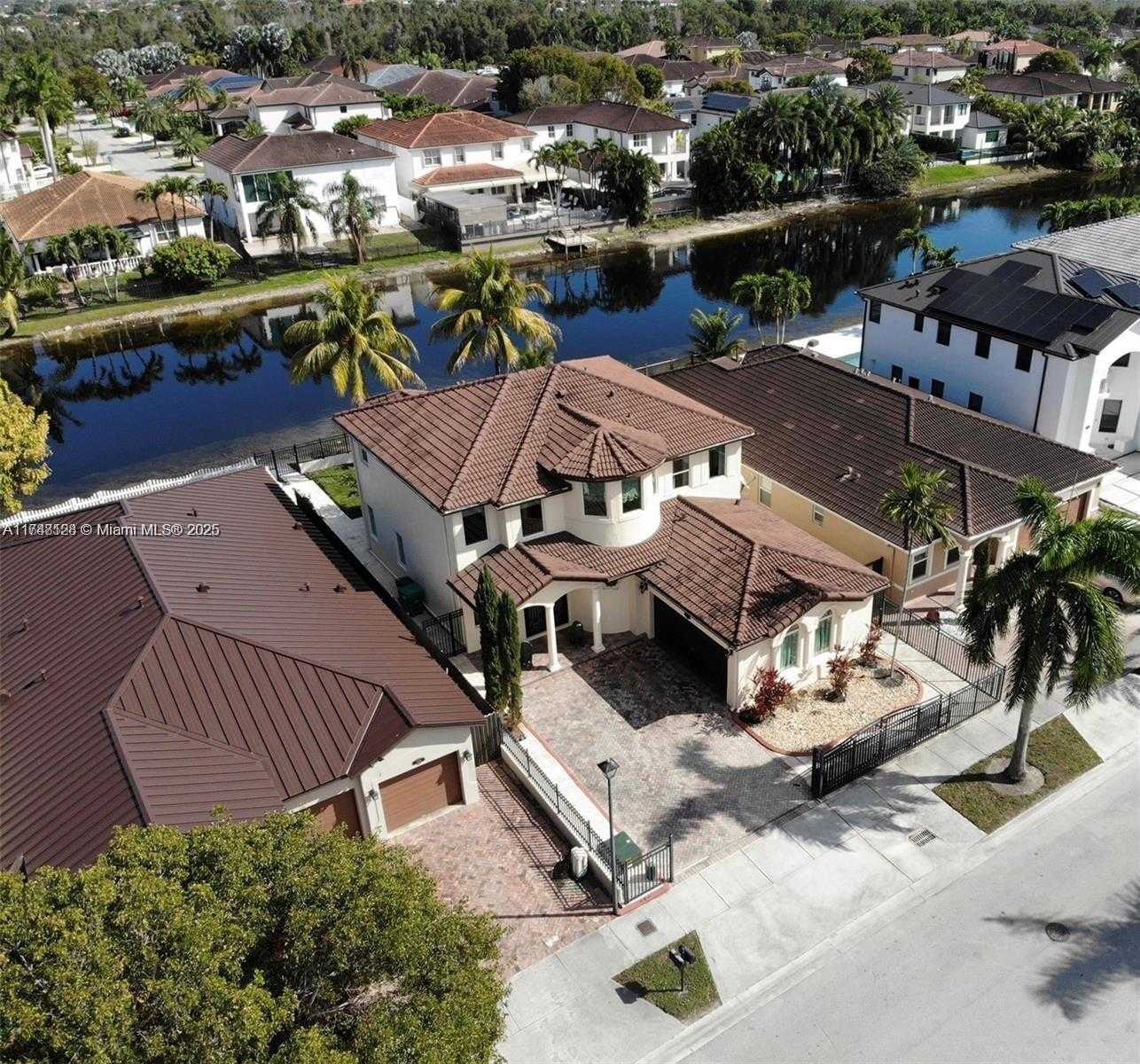 Small Image of 1065 SOUTH WEST 150TH PL, Miami Number 4