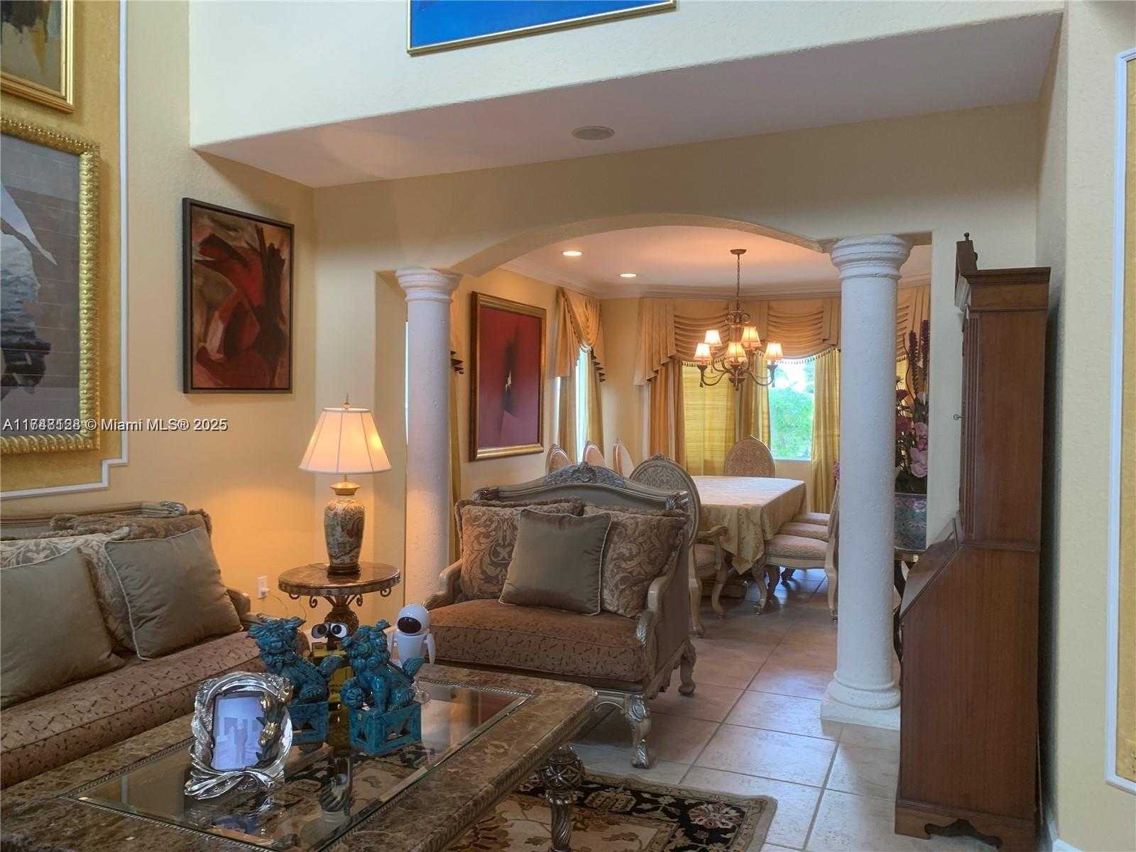 Small Image of 1065 SOUTH WEST 150TH PL, Miami Number 7