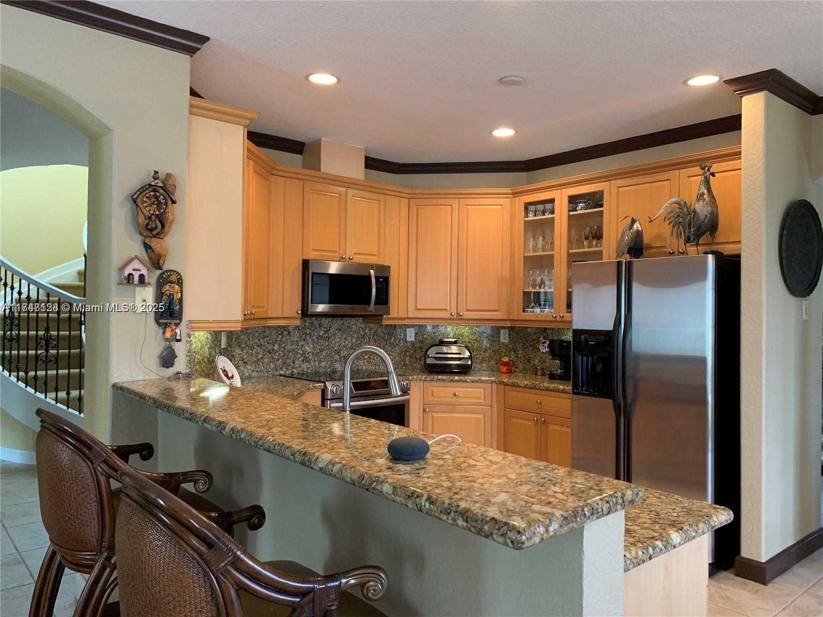 Small Image of 1065 SOUTH WEST 150TH PL, Miami Number 8