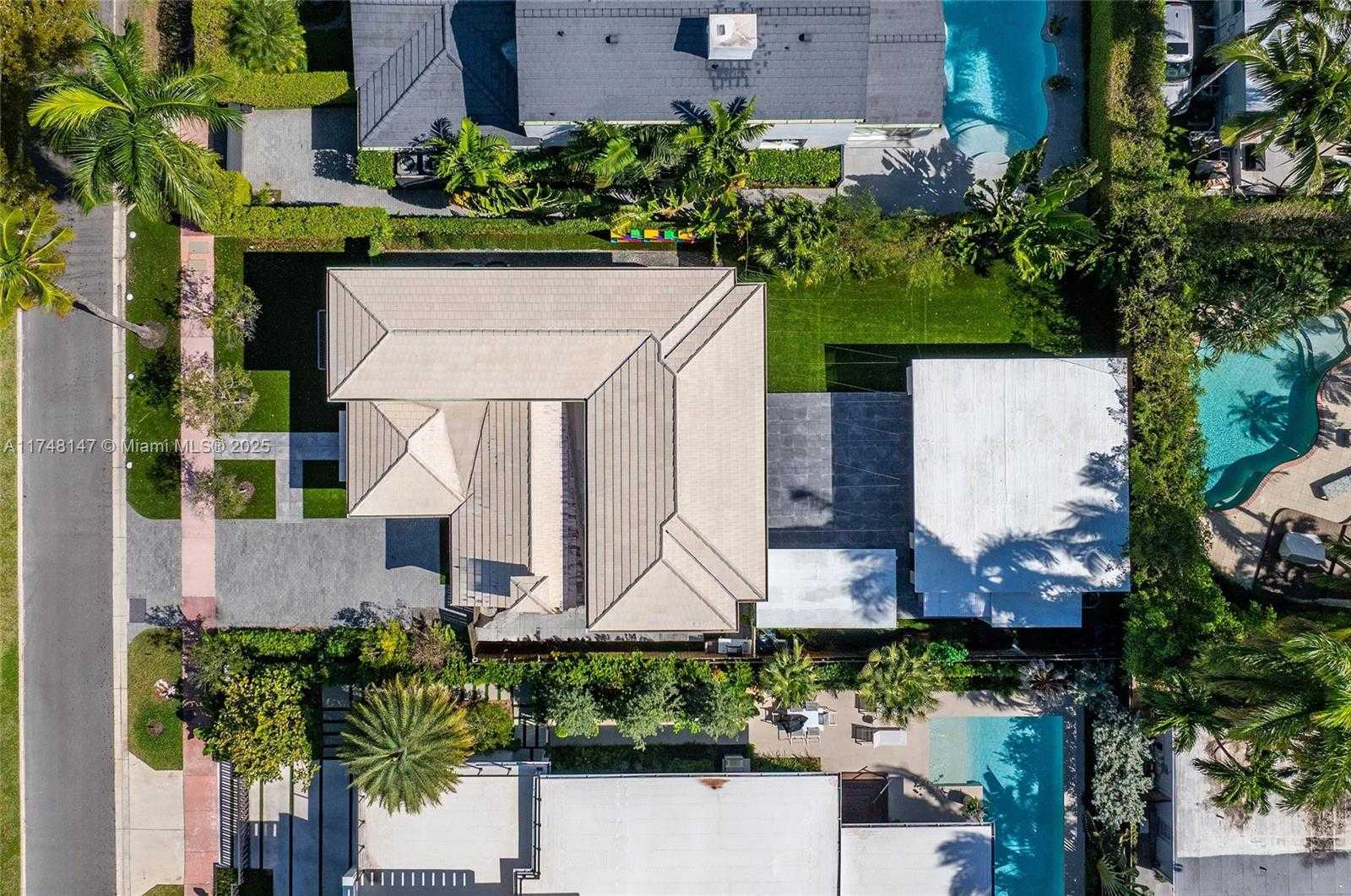 Small Image of 114 4TH RIVO ALTO TER, Miami Beach Number 2